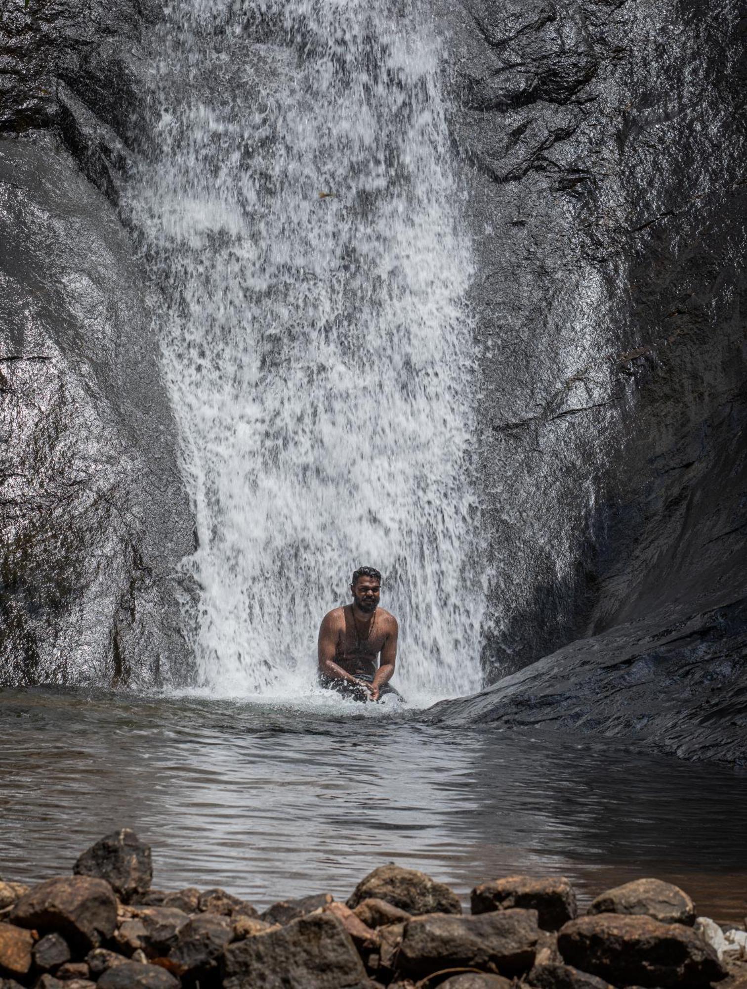 Aruvikuzhy Waterfalls Villa Kozhancheri Luaran gambar
